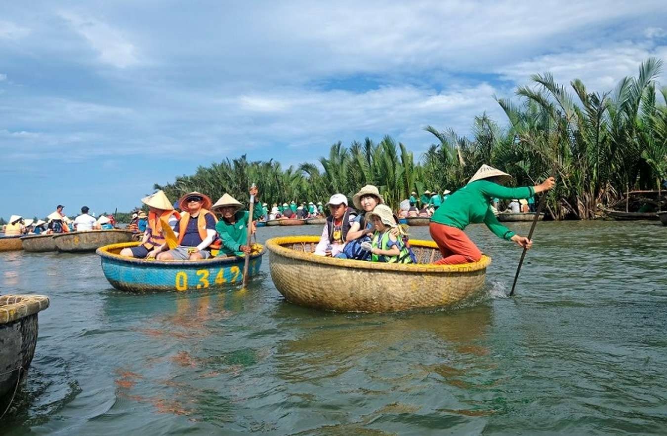 đi thuyền thúng với tour rừng dừa Bảy Mẫu